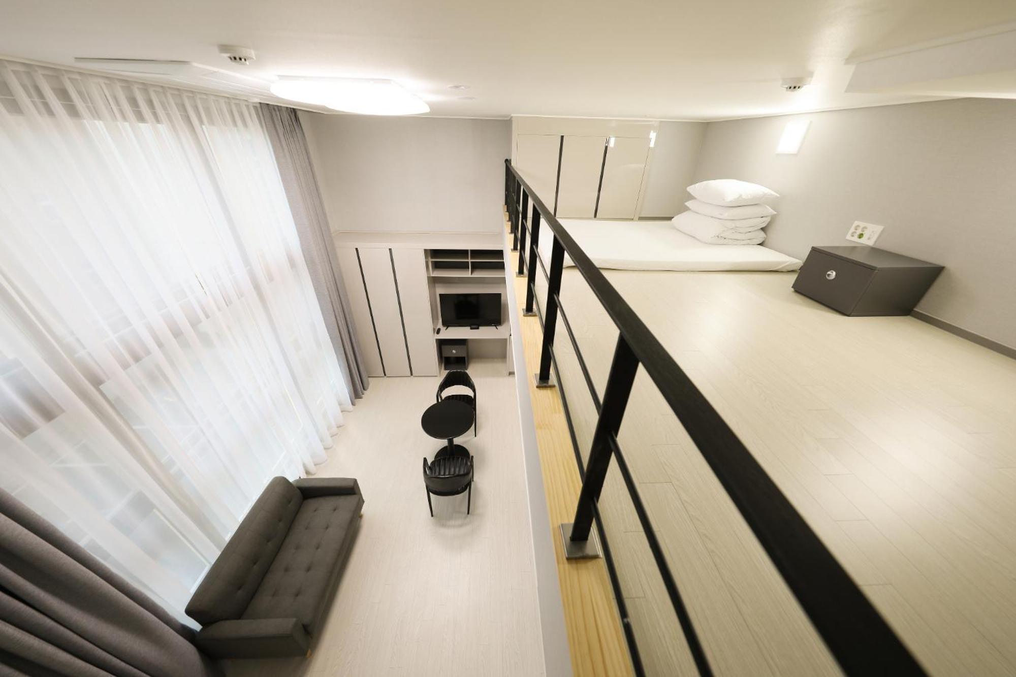 Coopstay Yeosu Hotel Exterior foto